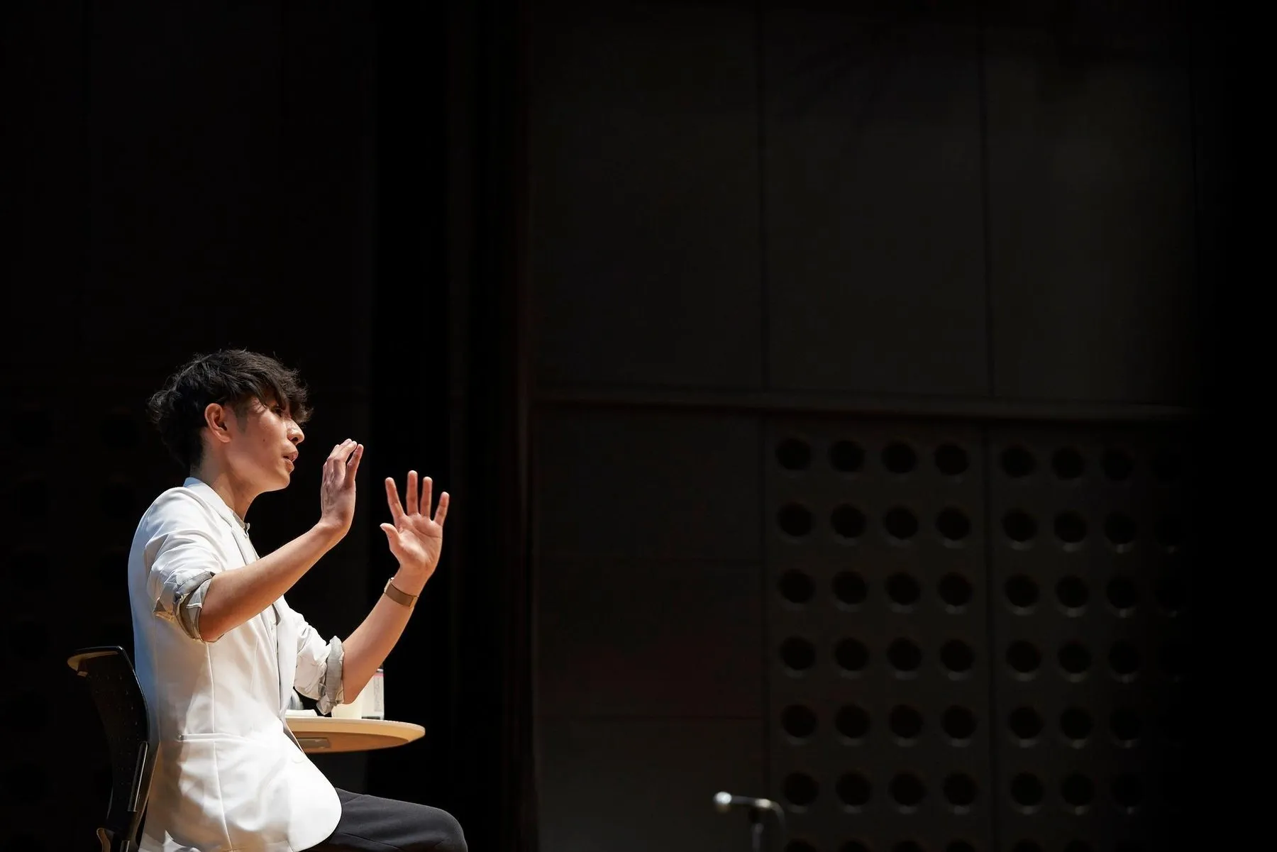 客席と対話しながら進める講演風景