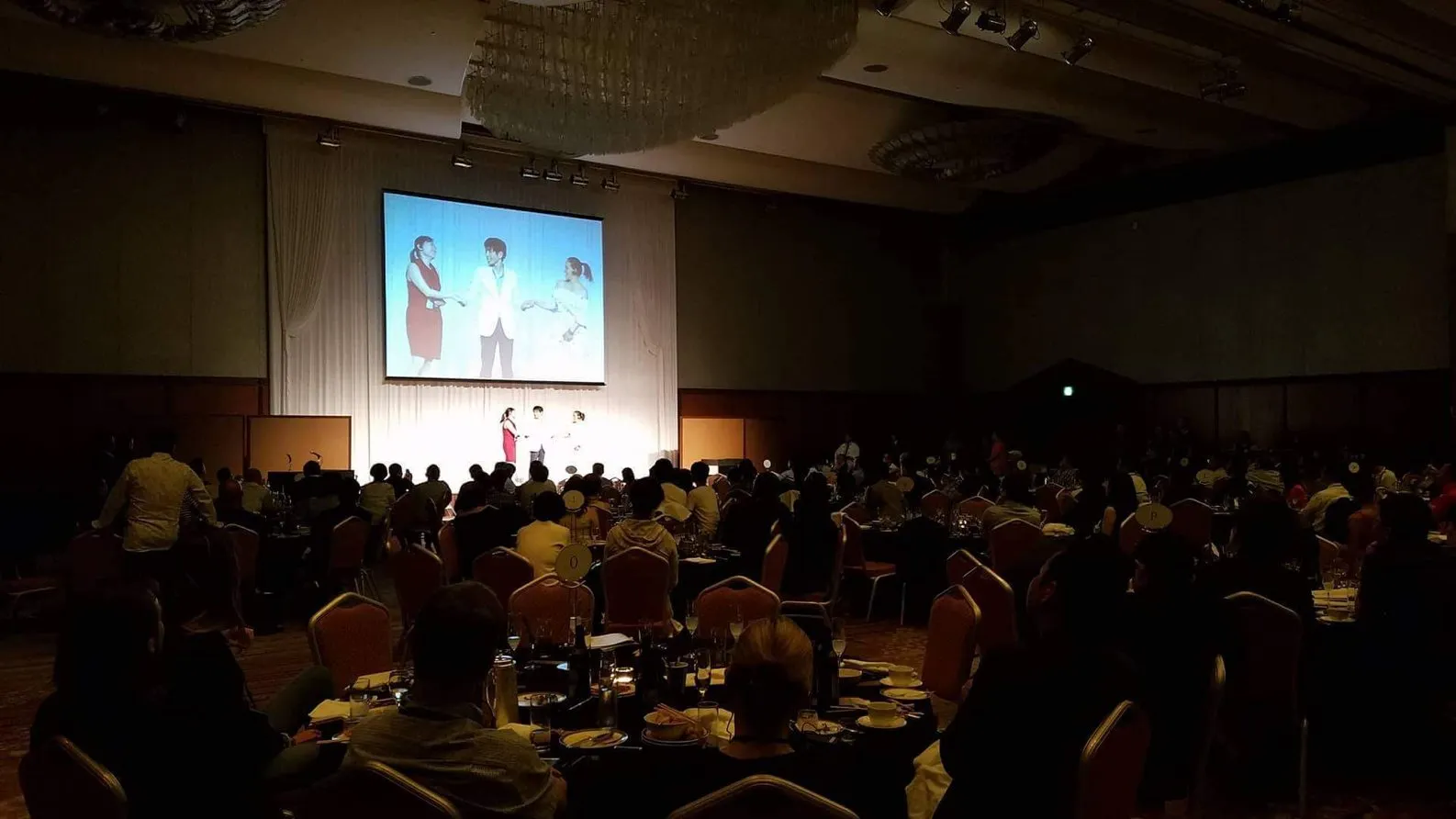 登壇中に実演を行う志村祥瑚